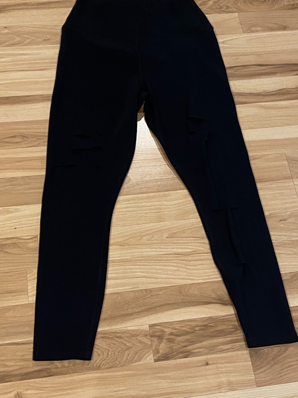 Alo sz M Black High-Waist Ripped Leggings.